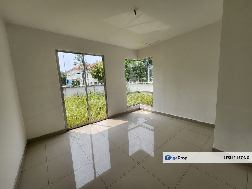 Taman Anggun 2 CORNER SEMI-D 5r5b freehold, Selangor, Rawang