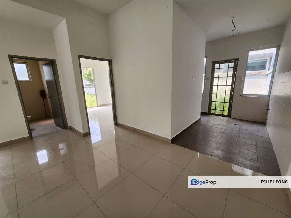 Taman Anggun 2 CORNER SEMI-D 5r5b freehold, Selangor, Rawang