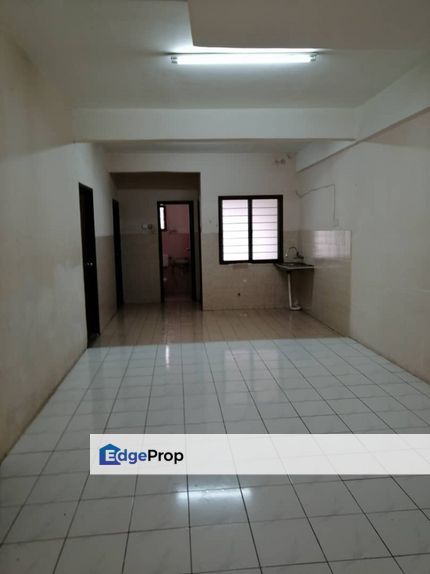 Endlot ground floor facing empty Townhouse Rawang Putra, Selangor, Rawang