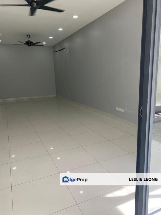 Fully Renovated Double and Half Storey Lakeclub Parkhome Rawang Superlink For Sale, Selangor, Rawang