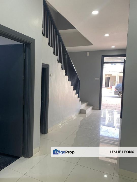 Fully Renovated Double and Half Storey Lakeclub Parkhome Rawang Superlink For Sale, Selangor, Rawang