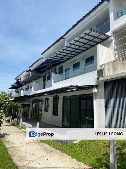 Fully Renovated Double and Half Storey Lakeclub Parkhome Rawang Superlink For Sale, Selangor, Rawang