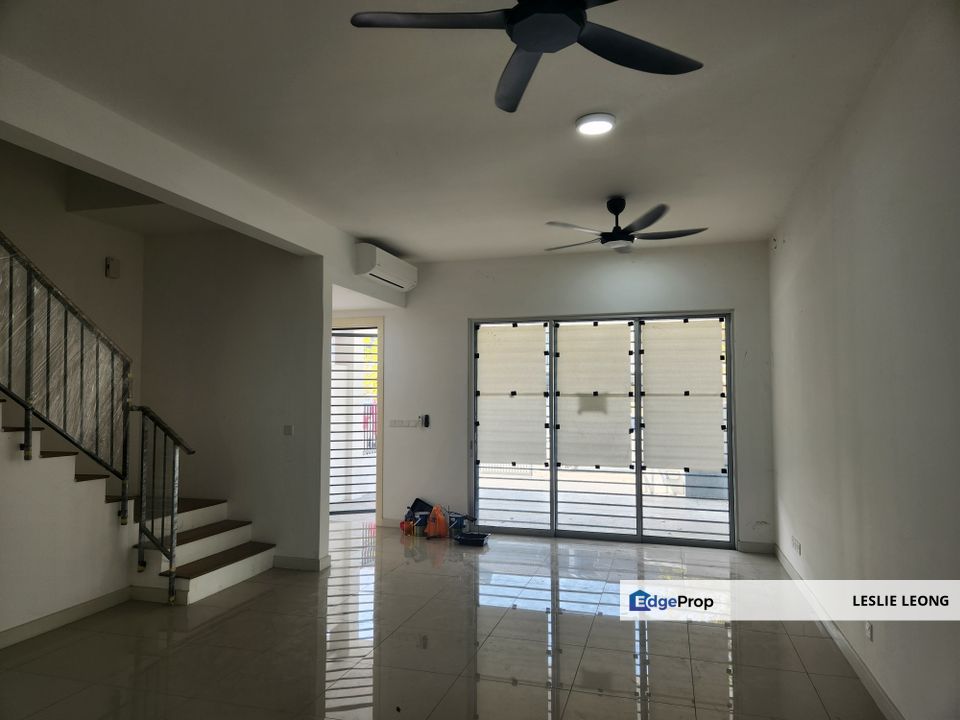 Partly Furnished 2 storey Garland Residence Kota Emerald Rawang For Rent, Selangor, Rawang