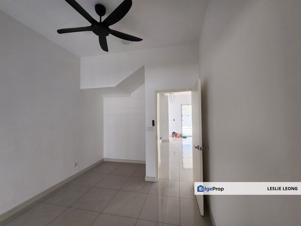 Partly Furnished 2 storey Garland Residence Kota Emerald Rawang For Rent, Selangor, Rawang