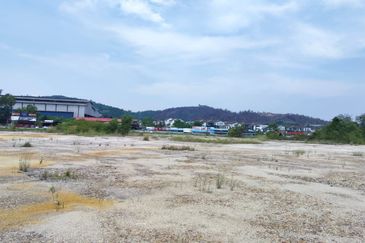 Sungai Bakau 3.2 Acres Facing Main Road Agriculture Land, Aeon Rawang For rent