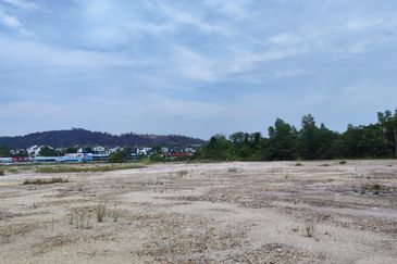 Sungai Bakau 3.2 Acres Facing Main Road Agriculture Land, Aeon Rawang For rent