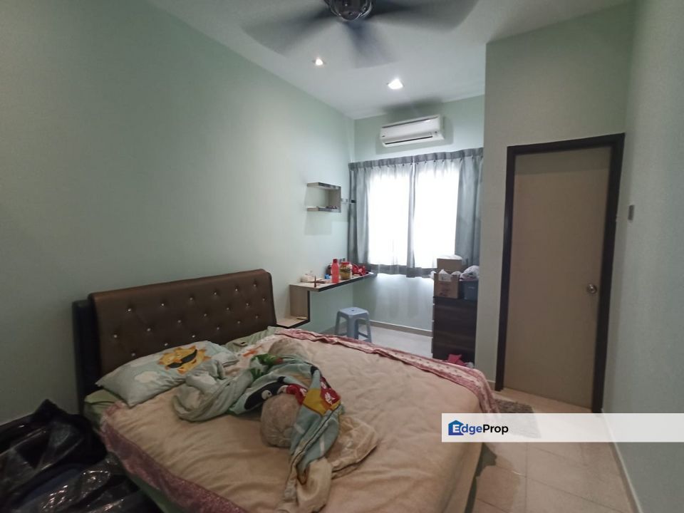 Partly Furnished 2.5 storey Paragon Utama Selayang Kepong For Rent, Selangor, Selayang