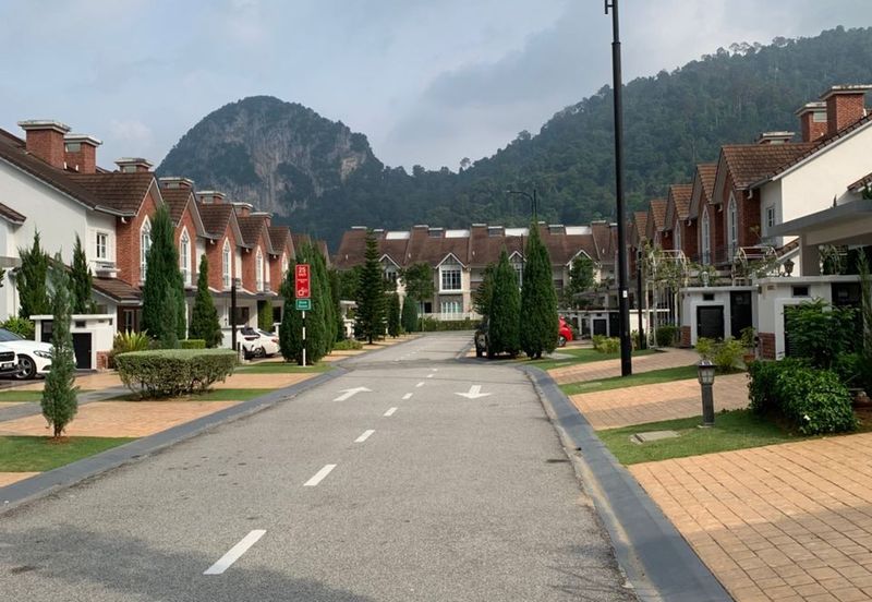 Charming Essex, Setia Eco Templer