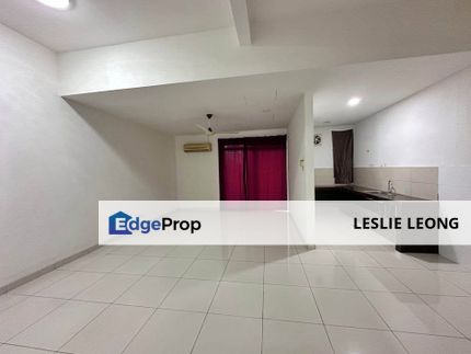 Partly Furnished 3 storey superlink Lakeclub Parhome Rawang For Rent, Selangor, Rawang