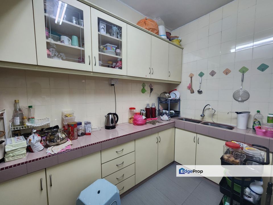 Lower floor Fully Renovated Pangsapuri Taman Bukit Rawang Putra For Sale Freehold, Selangor, Rawang