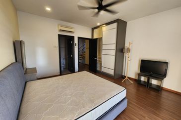 Fully Furnished 2.5 storey Emerald Garden Kota Emerald Rawang For Rent