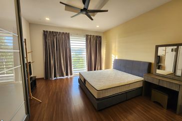 Fully Furnished 2.5 storey Emerald Garden Kota Emerald Rawang For Rent