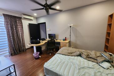 Fully Furnished 2.5 storey Emerald Garden Kota Emerald Rawang For Rent