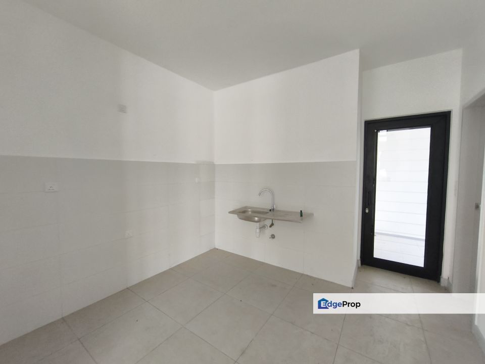 Extra Long unit 2 storey Cluster House Mallow Residence Kota Emerald Rawang For Sale, Selangor, Rawang