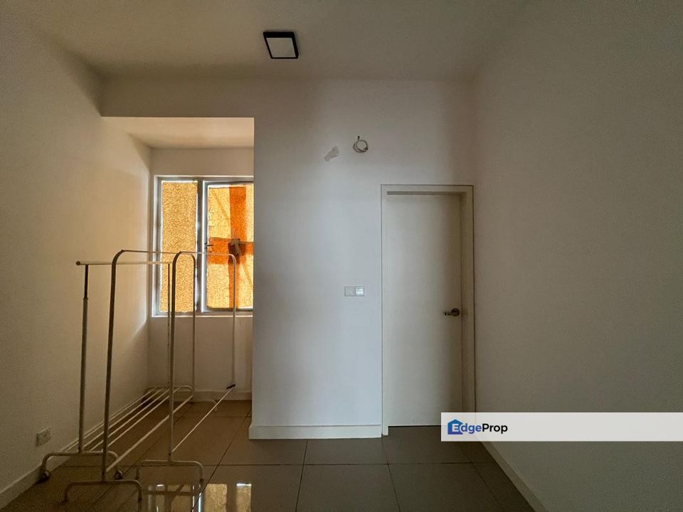 Partly Furnished New House 2 storey Garland 2 Kota Emerald Rawang For Rent, Selangor, Rawang