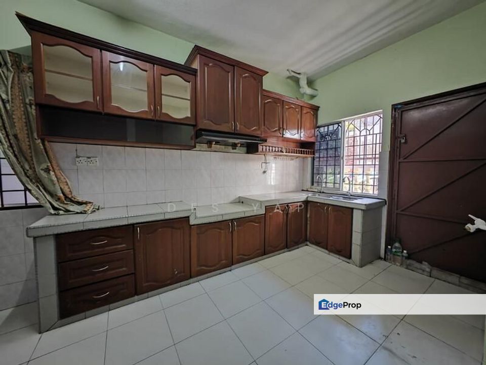Partly Furnished 2 Storey Bukit Rawang Jaya For Rent 22x75sf, Selangor, Rawang