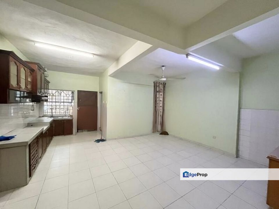 Partly Furnished 2 Storey Bukit Rawang Jaya For Rent 22x75sf, Selangor, Rawang