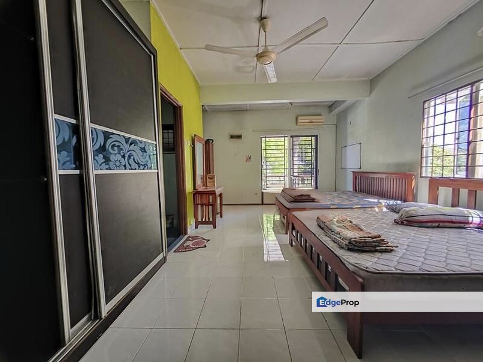 Partly Furnished 2 Storey Bukit Rawang Jaya For Rent 22x75sf, Selangor, Rawang