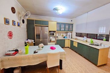 Bukit Jelutong (beside field)