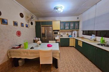 Bukit Jelutong (beside field)