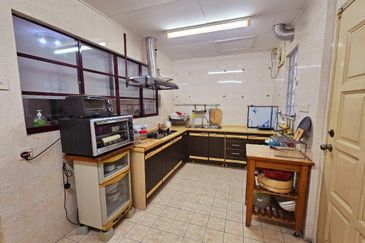 Bukit Jelutong (beside field)