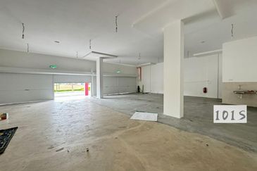 CORNER UNIT Seruang square kota kemuning rimbayu GROUND FLOOR unit