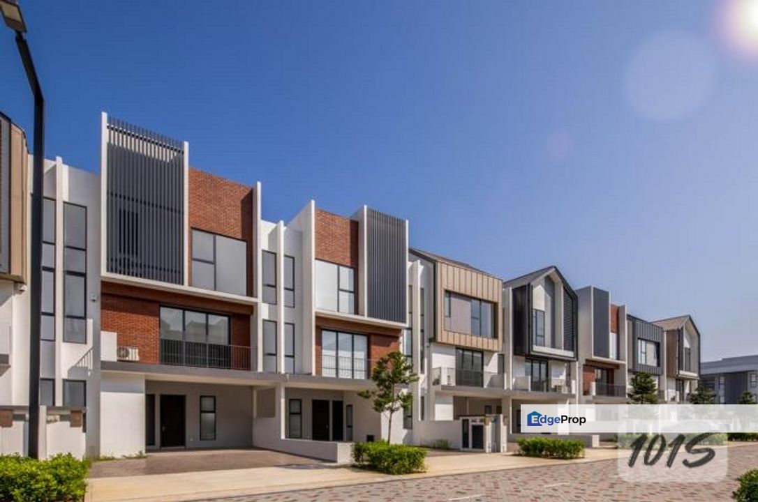 Move in condition fully furnish twenty 257 3 sty landed for sale, Selangor, Kota Kemuning