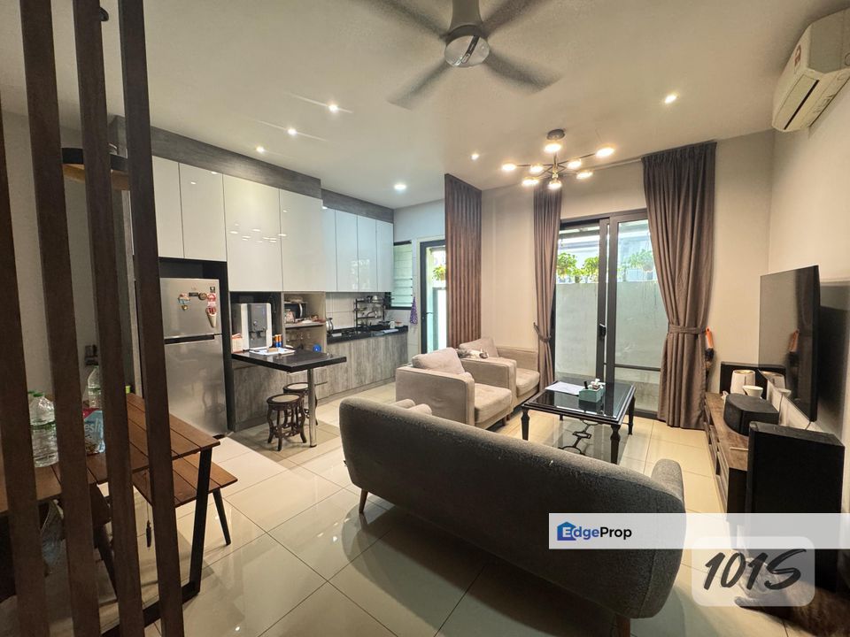 Move in condition fully furnish twenty 257 3 sty landed for sale, Selangor, Kota Kemuning