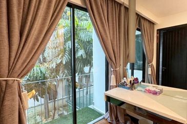 Duta Villa, Setia Alam