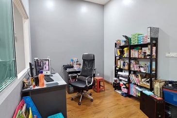 Endlot With Fully Furnish Tip Top Condition 2 Sty Setia Wawasan 