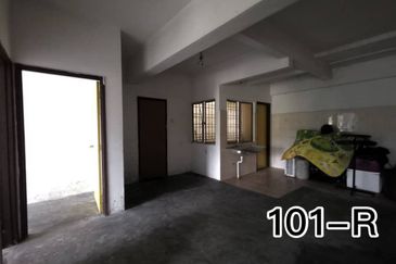 West Port, Pulau Indah