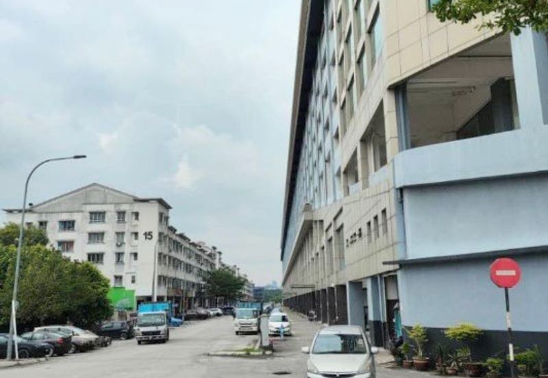 Dataran Otomobil, Seksyen 15