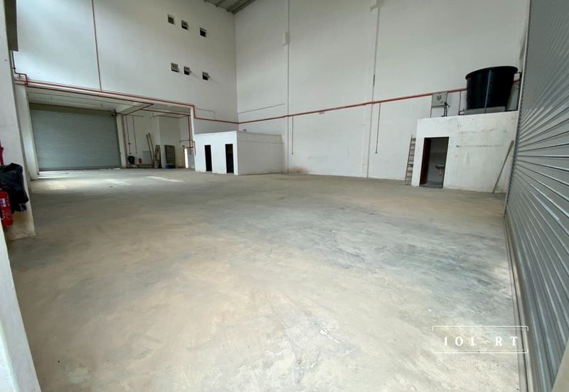 Ready move in -  ⁠Strategic location - SemiD Warehouse Factory@ Seksyen 33 Shah Alam