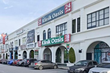 Main Road! Shop Lot, Ground Floor Eco Grandeur, Puncak Alam