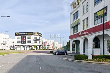 Main Road! Shop Lot, Ground Floor Eco Grandeur, Puncak Alam