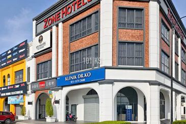 Main Road! Shop Lot, Ground Floor Eco Grandeur, Puncak Alam