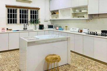 BIG LAND AREA! Single Sty Corner Bungalow Taman Gembira , Klang