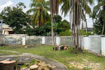 BIG LAND AREA! Single Sty Corner Bungalow Taman Gembira , Klang