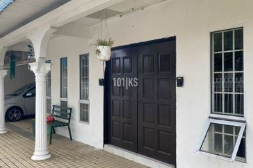 BIG LAND AREA! Single Sty Corner Bungalow Taman Gembira , Klang