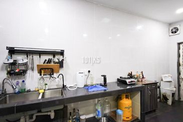 2 Sty Semi D CORNER LOT!  Mohd Tahir , Taman Saujana , Klang