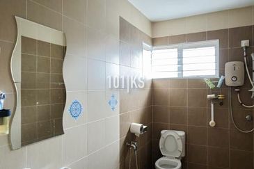 2 Sty Semi D CORNER LOT!  Mohd Tahir , Taman Saujana , Klang