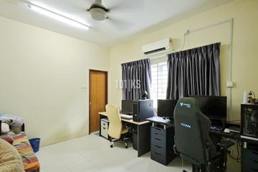 2 Sty Semi D CORNER LOT!  Mohd Tahir , Taman Saujana , Klang