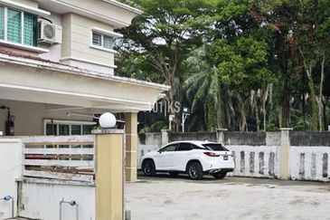 2 Sty Semi D CORNER LOT!  Mohd Tahir , Taman Saujana , Klang