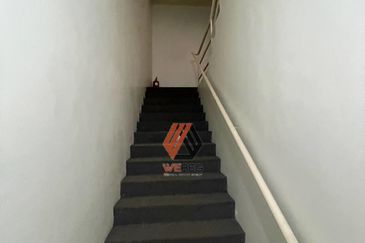 Facing Main Road Bandar Puteri Klang 3 Storey Shop for Sale