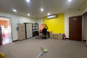 Facing Main Road Bandar Puteri Klang 3 Storey Shop for Sale