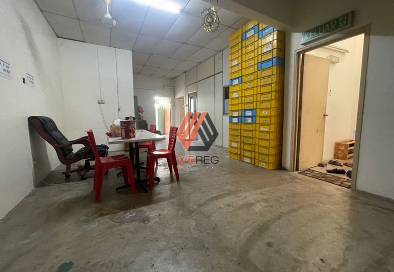 Facing Main Road Bandar Puteri Klang 3 Storey Shop for Sale