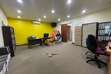 Facing Main Road Bandar Puteri Klang 3 Storey Shop for Sale