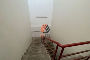 Facing Main Road Bandar Puteri Klang 3 Storey Shop for Sale