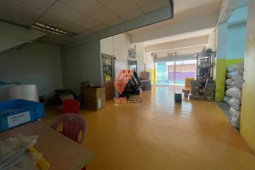 Facing Main Road Bandar Puteri Klang 3 Storey Shop for Sale