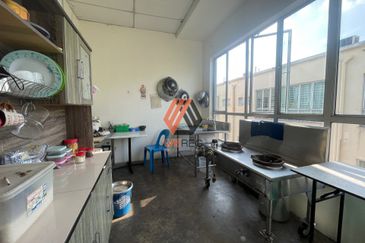 Facing Main Road Bandar Puteri Klang 3 Storey Shop for Sale